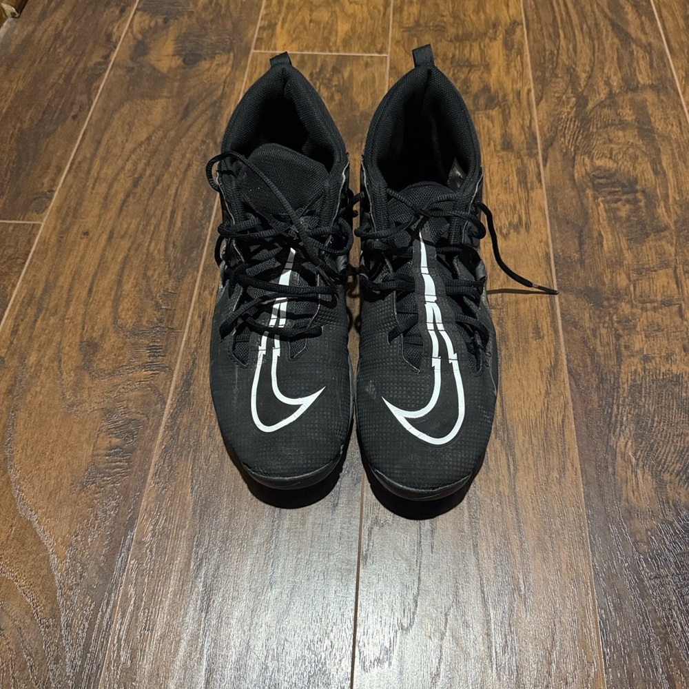 Nike Men's Black and White Football Cleats